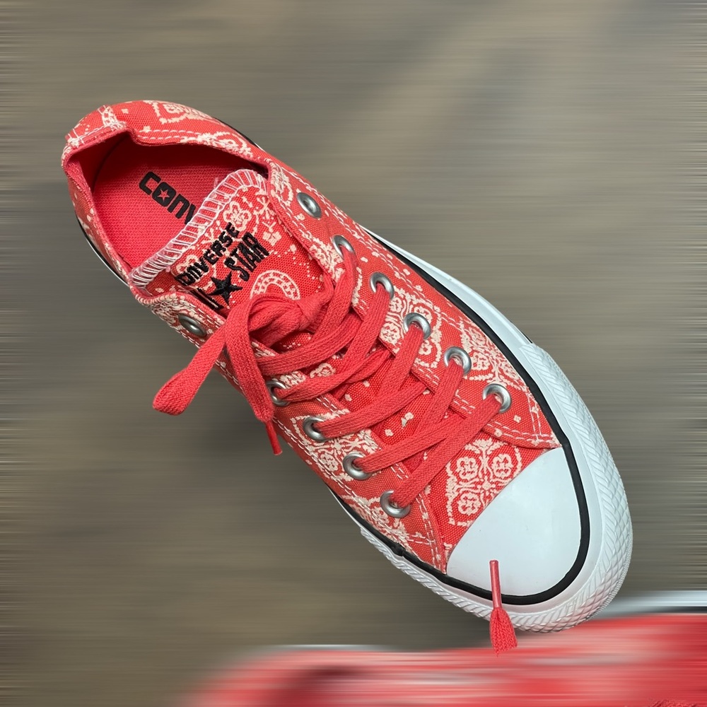 CONVERSE CTAS Low Top  Sneakers • Size 7 • Women - Picture 2 of 10